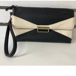 JESSICA SIMPSON BLACK, IVORY PVC LARGE WRISTLET